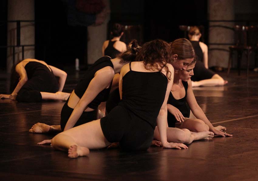 Imagen del evento:Grupo de mujeres danzando
